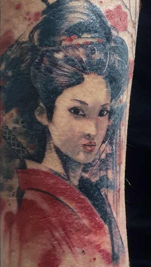 Tatuagem de gueixa — trabalho da Escola Santista de Tatuagem